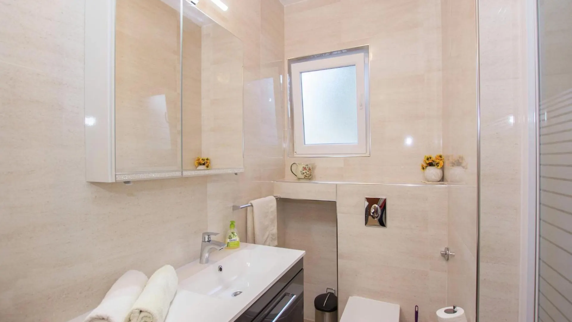 Modern Apartment In Slatine With Terrace Trogir Kroatien