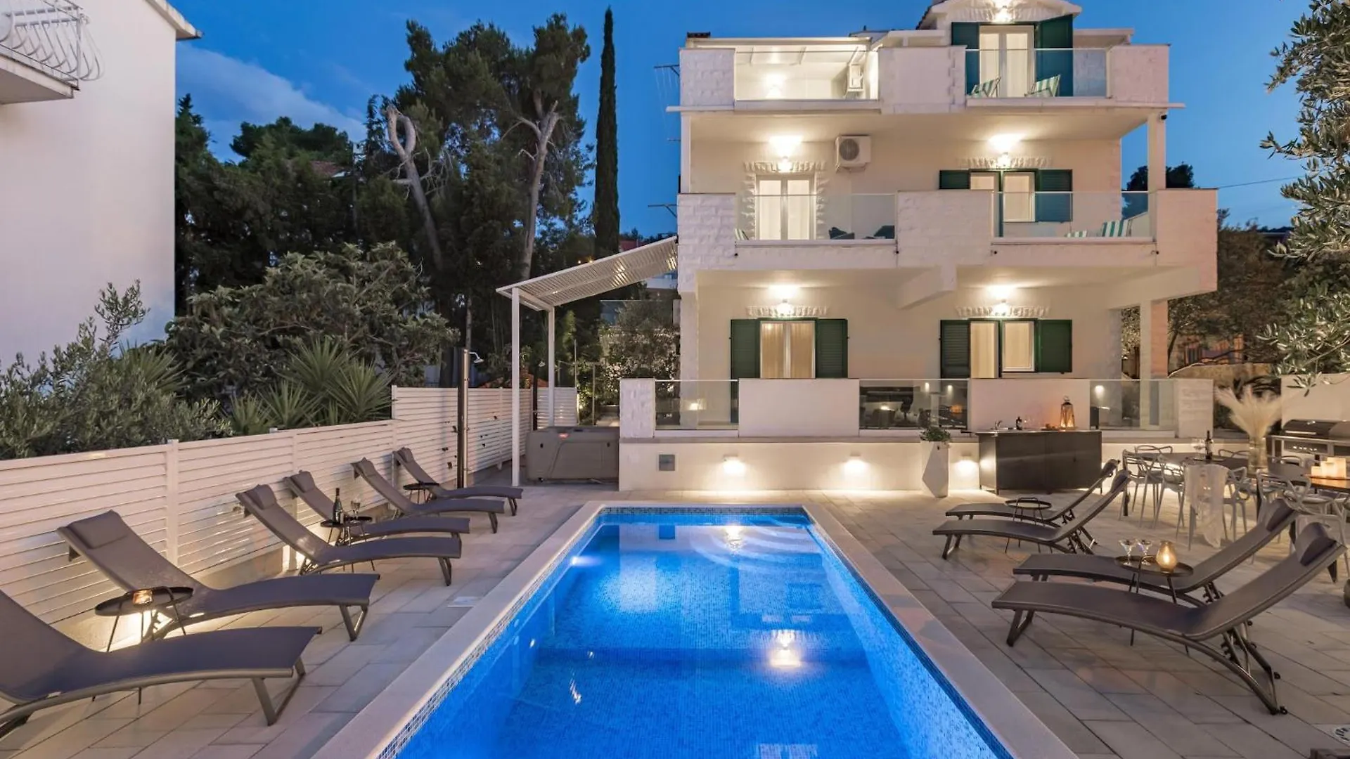 Modern Apartment In Slatine With Terrace Trogir Kroatien