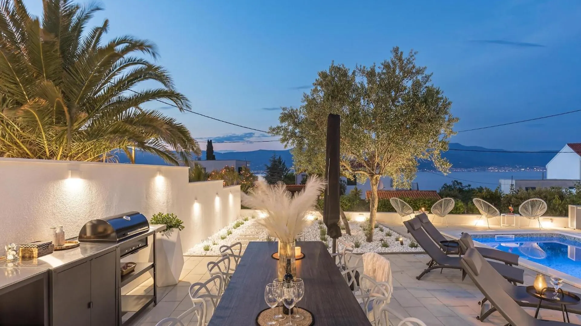 Modern Apartment In Slatine With Terrace Trogir