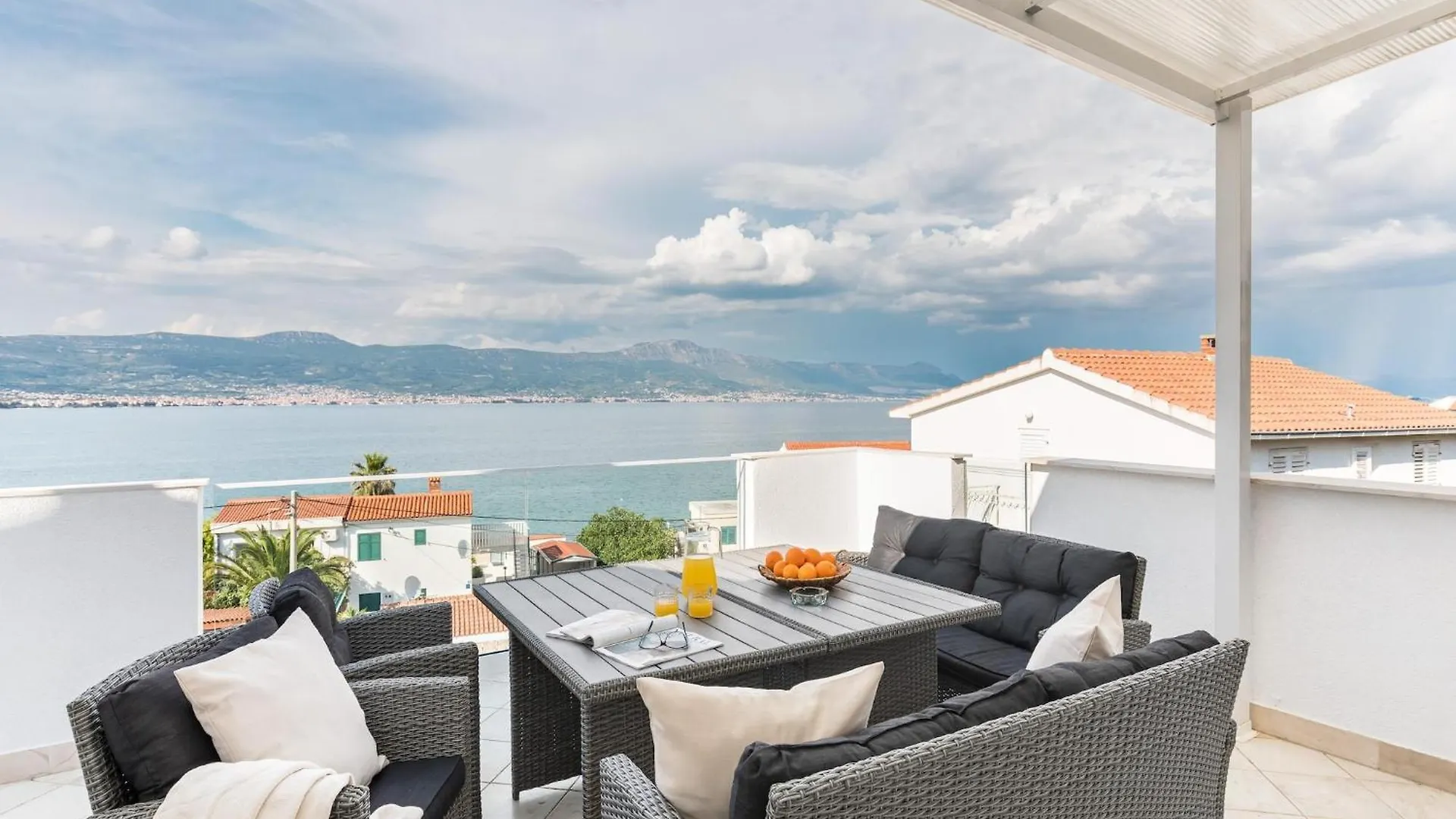 Modern Apartment In Slatine With Terrace Trogir Kroatien