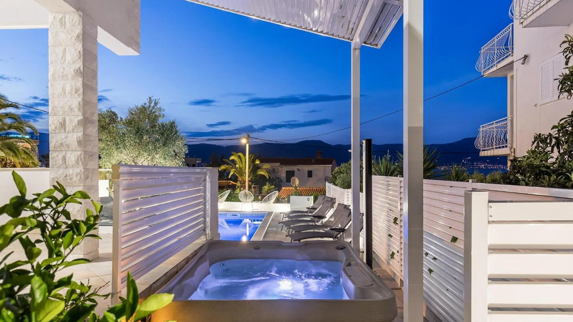 Modern Apartment In Slatine With Terrace Trogir Kroatien